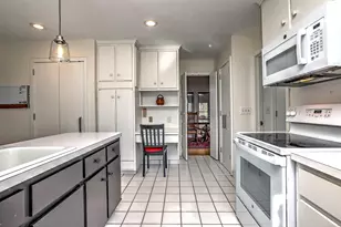 70 Woodfield Rd, Woodbridge, CT 06525 - Photo 16