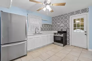 67 Elizabeth Ave, Bloomfield, CT 06002 - Photo 2