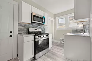 338 Pine St, Waterbury, CT 06704 - Photo 4