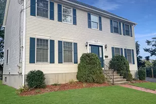 107 Benson Pl, Fairfield, CT 06824 - Photo 2