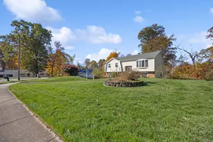 25 Stowe Ct, Hamden, CT 06514 - Photo 38