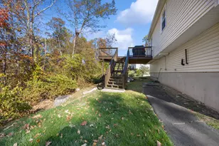 25 Stowe Ct, Hamden, CT 06514 - Photo 34