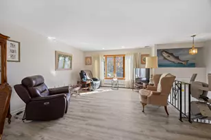 25 Stowe Ct, Hamden, CT 06514 - Photo 8