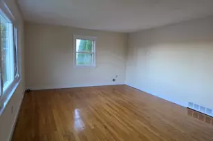 481 Bunker Hill Ave, Waterbury, CT 06708 - Photo 2