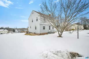 37 Dobson Cir, Middletown, CT 06457 - Photo 2