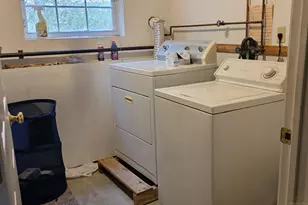 14 Bennett Cir, Hartford, CT 06120 - Photo 10