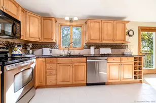 36 Donohue Dr, Norwalk, CT 06851 - Photo 14