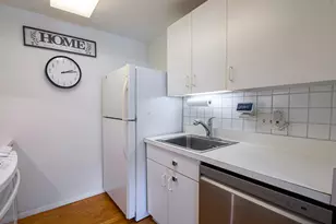 37 Towne House Rd, Hamden, CT 06514 - Photo 8