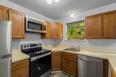 213 Oakland Street #APT D, Manchester, CT 06042 - Photo 12