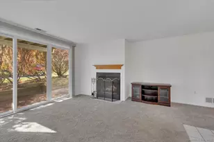 1 Wooded Heights Dr, Cromwell, CT 06416 - Photo 4