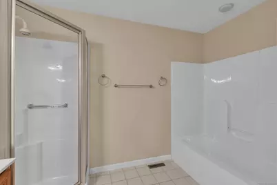 244 Oakland Street #APT E, Manchester, CT 06042 - Photo 16