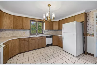 81 Esther Avenue, Waterbury, CT 06708 - Photo 6