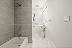 21 Holcomb Ave, Stamford, CT 06906 - Photo 6