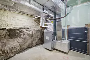 131 Henry St, Greenwich, CT 06830 - Photo 32