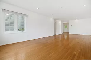 121 Paugusett Cir, Trumbull, CT 06611 - Photo 6