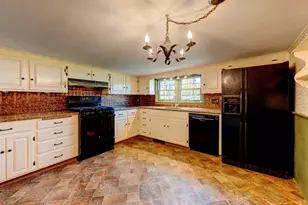 114 Elm St, Windsor Locks, CT 06096 - Photo 12