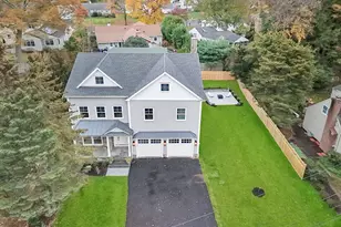 33 Middlebrook Pl, Fairfield, CT 06824 - Photo 4