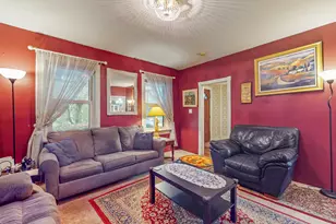 59 Elm St, Windsor Locks, CT 06096 - Photo 2