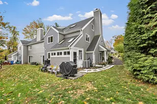 132 Country Pl, Shelton, CT 06484 - Photo 2