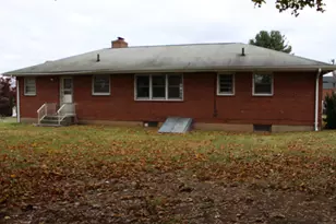 347 Farm Hill Rd, Middletown, CT 06457 - Photo 2