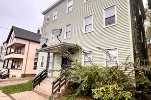 122 Willow St, Meriden, CT 06450 - Photo 2