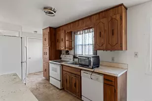 1800 Chopsey Hill Rd, Bridgeport, CT 06606 - Photo 8