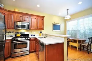 33 Bradford Walk, Farmington, CT 06032 - Photo 8