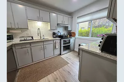 60 Heritage Village #B, Southbury, CT 06488 - Photo 2