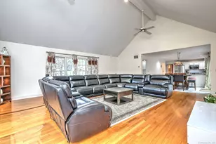 920 Green Cir, Orange, CT 06477 - Photo 20