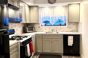 43 Brockton Ct, Beacon Falls, CT 06403 - Photo 4