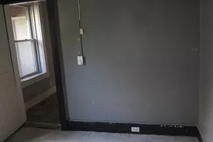 13 Hampshire St, Holyoke, MA 01014 - Photo 10