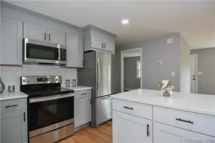 10 N Cobblers Ct, East Lyme, CT 06357 - Photo 6