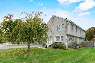 108 Roseville St, Fairfield, CT 06825 - Photo 2