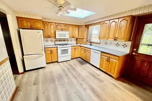 124 Plainfield Dr, Watertown, CT 06779 - Photo 6