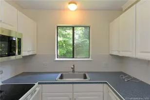 272 Heritage Vlg, Southbury, CT 06488 - Photo 4