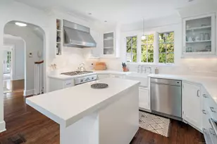 1 Flicker Ln, Norwalk, CT 06853 - Photo 8