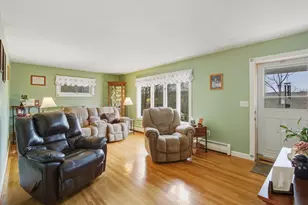 137 Maple Hill Rd, Naugatuck, CT 06770 - Photo 2