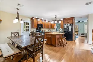 33 Marshfield Rd, East Lyme, CT 06357 - Photo 8