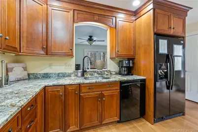 33 Marshfield Road, East Lyme, CT 06357 - Photo 10