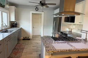 16 Bellevue Pl, New London, CT 06320 - Photo 2