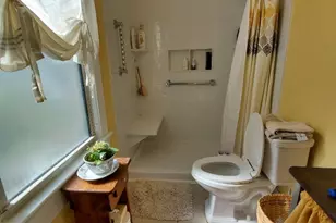 16 Bellevue Pl, New London, CT 06320 - Photo 6