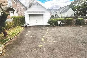 142 Palm St, Bridgeport, CT 06610 - Photo 18