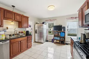 32 Moore Ave, New London, CT 06320 - Photo 8