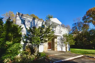 106A Comstock Hill Ave, Norwalk, CT 06850 - Photo 2