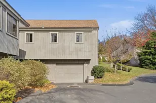 375 Piute Ln, Stratford, CT 06614 - Photo 4