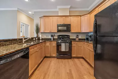 1 King Philip Drive #202, West Hartford, CT 06117 - Photo 4