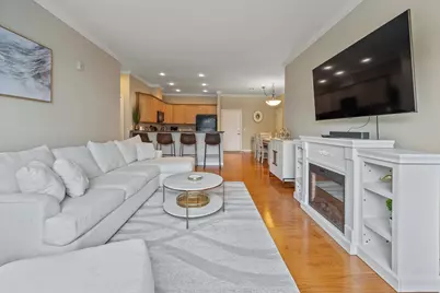 1 King Philip Drive #202, West Hartford, CT 06117 - Photo 2