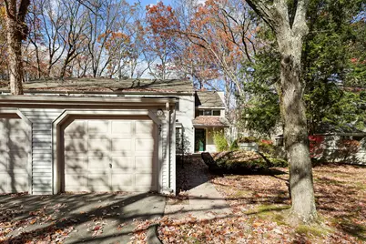 27 Farmington Chase Crescent, Farmington, CT 06032 - Photo 2