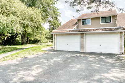 592 Mountain Road #APT A, West Hartford, CT 06117 - Photo 2