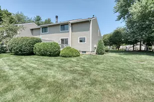 592 Mountain Rd, West Hartford, CT 06117 - Photo 4